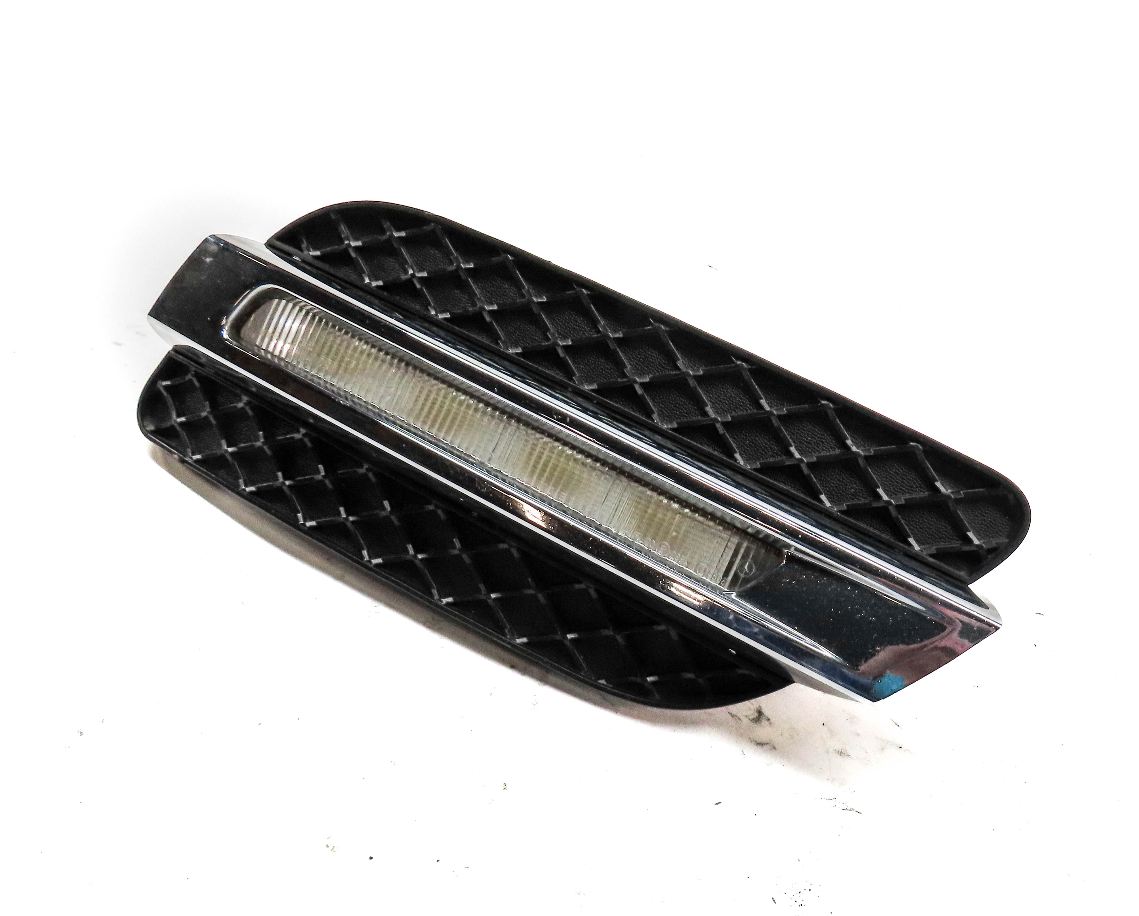 2012 MERCEDES ML350 ML550 (W166) FRONT RIGHT PASSENGER DRL FOGLIGHT LIGHT LAMP — exact item pictured